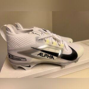Nike Alpha Menace 4 Elite White Metallic Football Cleats FD7036-100 Mens Size 10